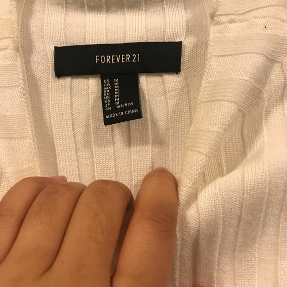 ❌SOLD❌ turtle neck crop top - Picture 3 of 3